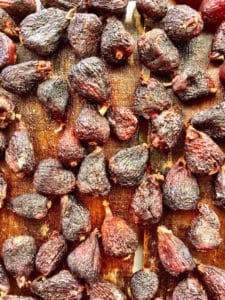 singing magpie produce dried figs