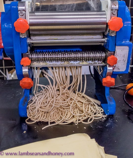 noodle cutting the Handmade noodles