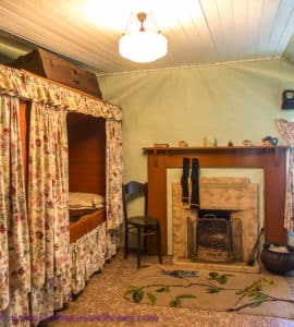 arnol blackhouse, bedroom at Gearrannan Blackhouse Village