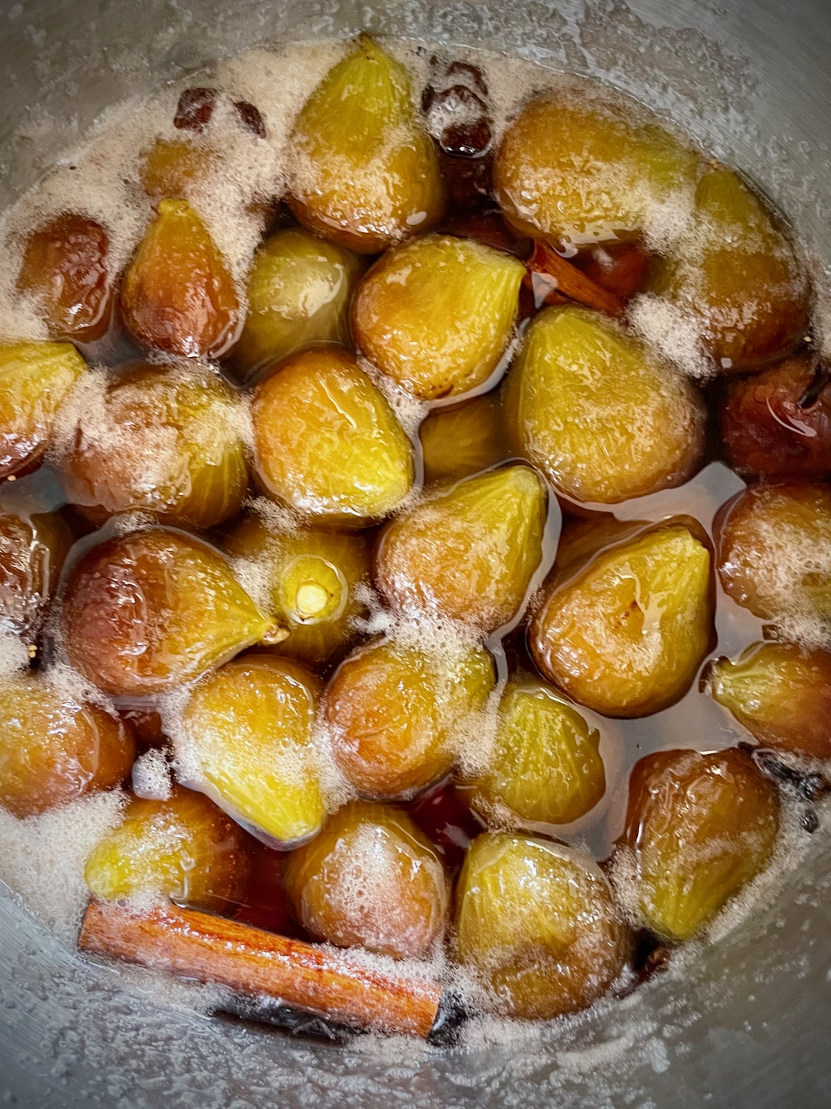 Pickled figs steeping